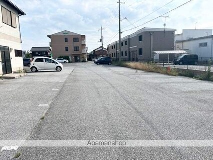 滋賀県彦根市平田町[2LDK/56.7m2]の駐車場2