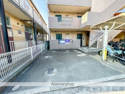 ルシオン木屋[1K/24.65m2]の駐車場
