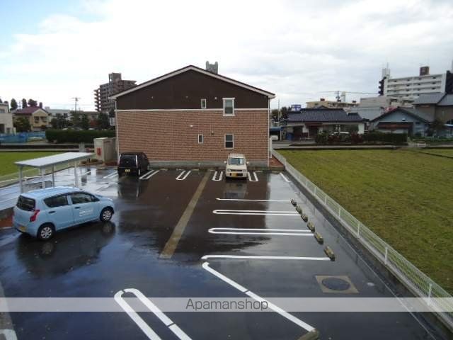 富山地鉄富山市内線 南富山駅前駅 徒歩28分 2階建 築14年の玄関写真