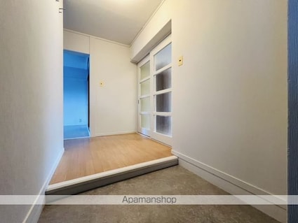 ヴィラナリー函館１号棟　（ヴィラナリーハコダテイチゴウトウ）[3DK/61.12m2]の玄関