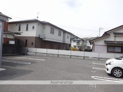 シャーメゾン桜Ⅲ[2LDK/60.47m2]の駐車場