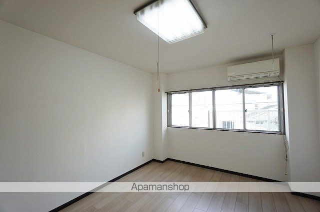 百小屋ビルの内装写真