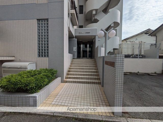 カザルスコートの玄関写真