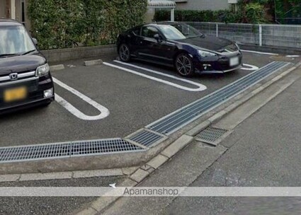 シャン　クレール[1R/32.9m2]の駐車場