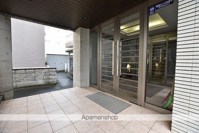 リライエンス円山の玄関写真
