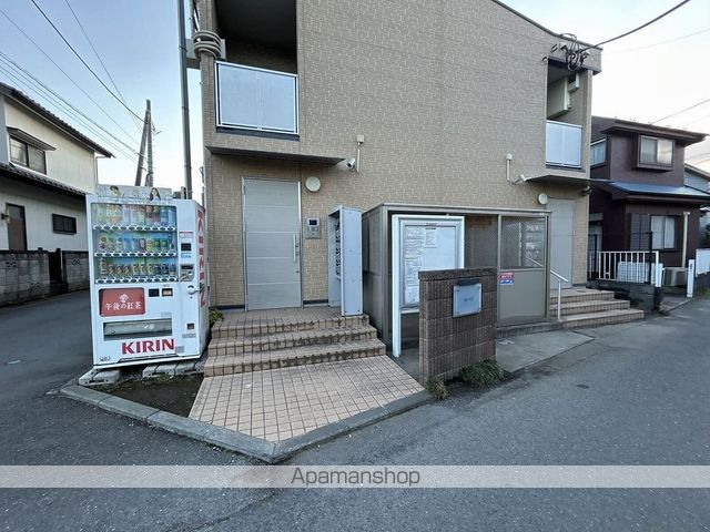 レオパレスローズの玄関写真