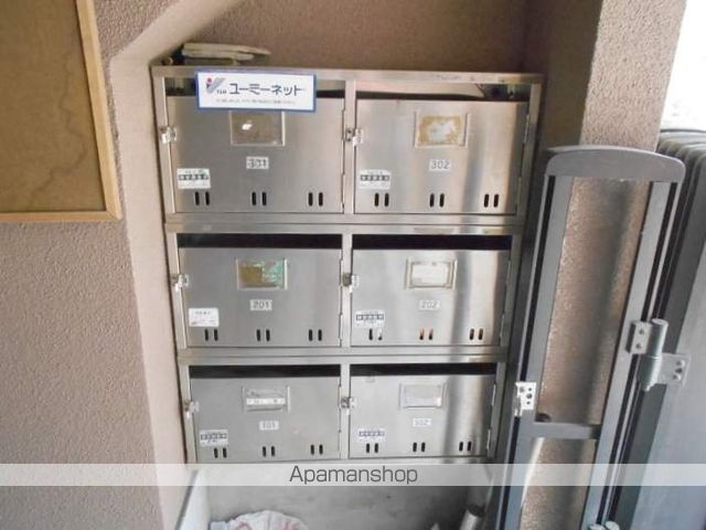 ファミール末吉の玄関写真