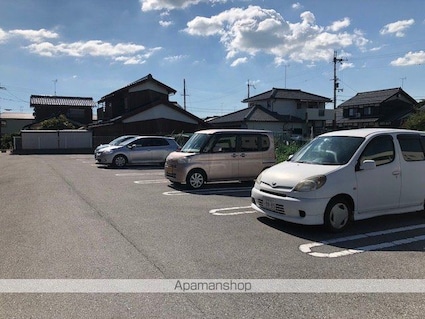 ソレイユ　イズミⅠ[1LDK/44.18m2]の駐車場3