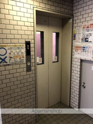 ドミ20公園通りの玄関写真