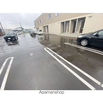 Ｄ－ｒｏｏｍ七重浜（ディールームナナエハマ）[1LDK/46.57m2]の駐車場2