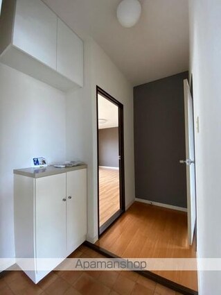 ドムスヒルズ　Ｄ館[2LDK/54.81m2]の玄関