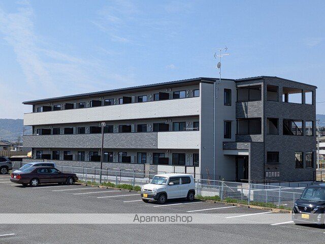 京都市伏見区 3階建 築1年の外観写真