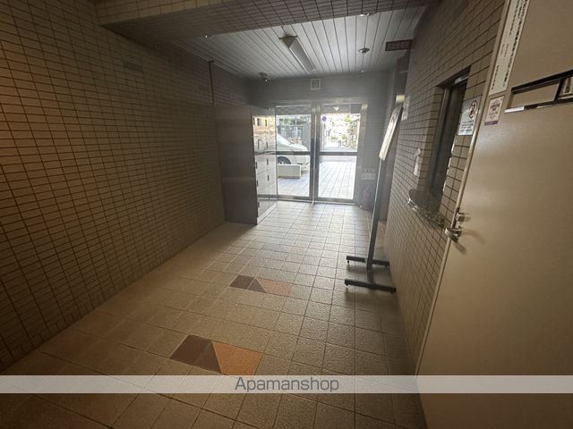 エスリード新大阪第5の玄関写真