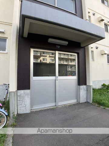テレパレス北郷白石駅前1号棟の玄関写真