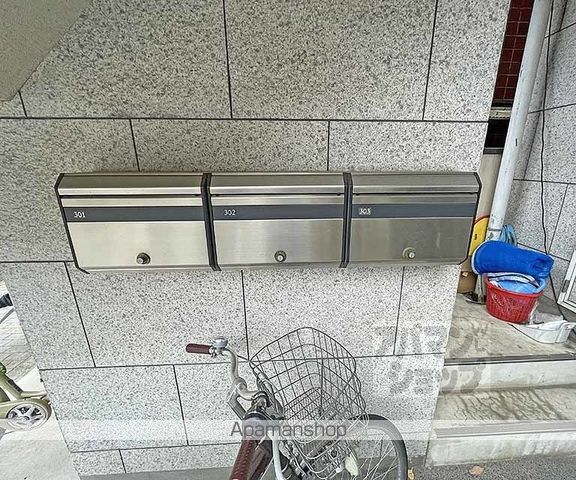 河村ビルの玄関写真