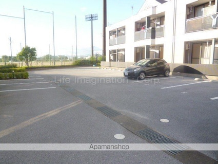 メゾン・ラヴィアンローズ[1K/26.25m2]の駐車場