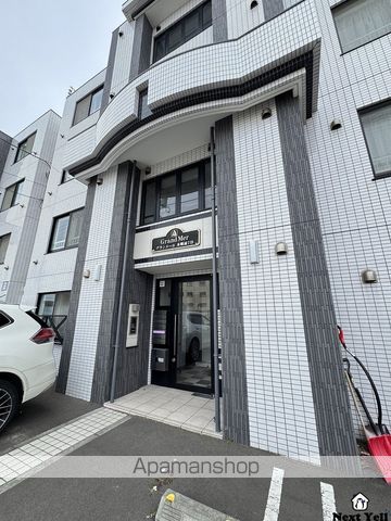 グランメール本郷通7Bの玄関写真