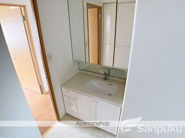 アルファステイツ市駅前の内装写真