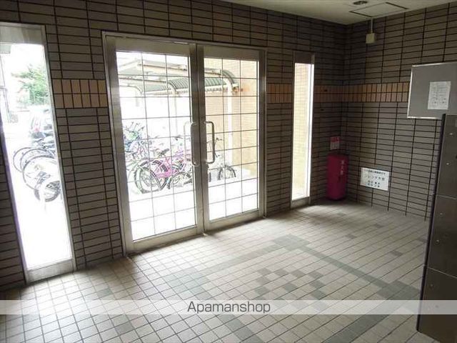 フレンテ大宮の玄関写真