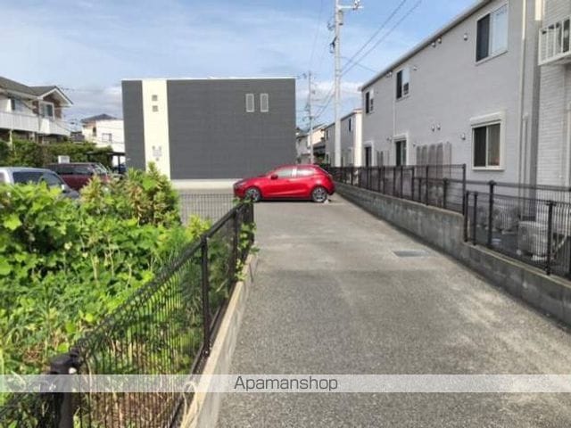 レオネクストリチェズの玄関写真