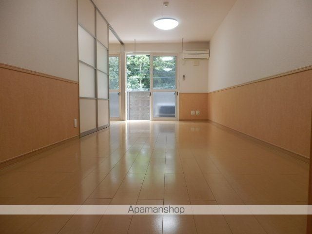 グリーンコート貝塚3号館の内装写真