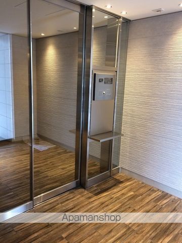 メインステージ横濱東口の玄関写真