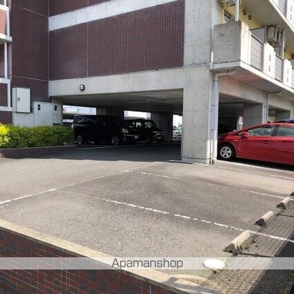 滋賀県湖南市平松北３丁目[3LDK/68.36m2]の駐車場1