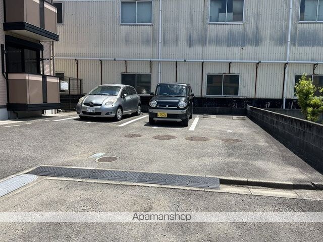 和歌山県海南市岡田[1K/26.93m2]の駐車場1