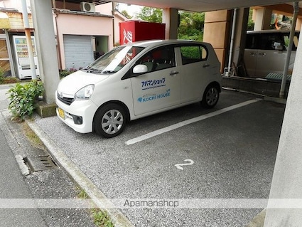 リバープール鷹匠[1DK/21m2]の駐車場