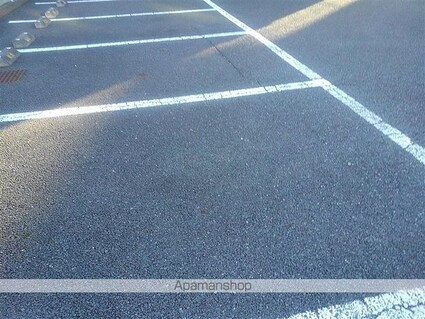 レオパレスレオーノ[1K/23.61m2]の駐車場1