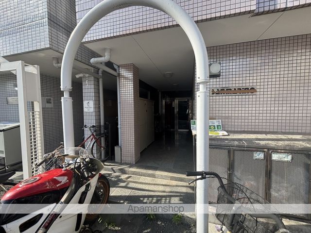 フリーディオ春日町の玄関写真