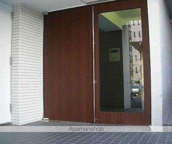 レジデンス四谷坂町の玄関写真
