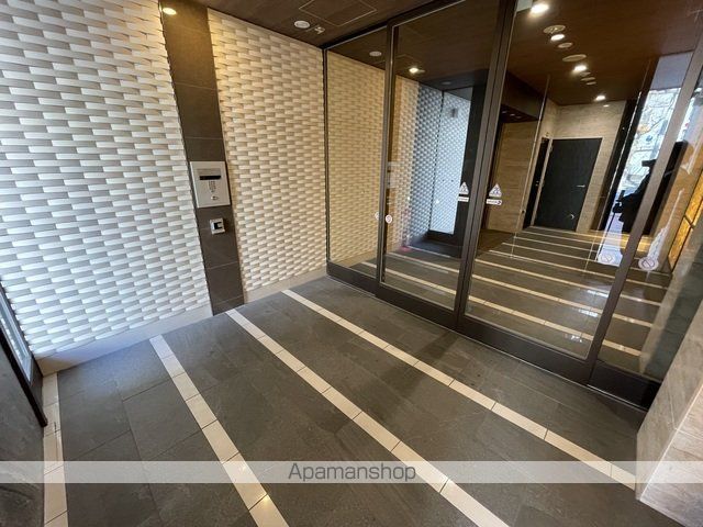 W.O.B.西九条の玄関写真