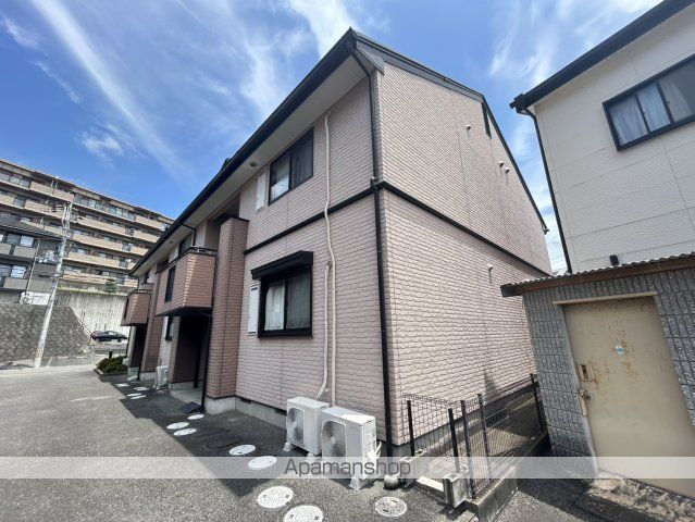 ファミーユ学園前の玄関写真