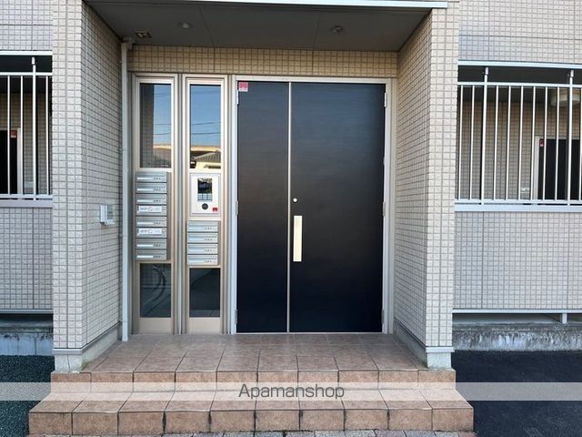 FELICE岩崎の玄関写真