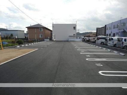 シュエット[2LDK/53.62m2]の駐車場