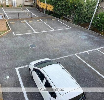 レオパレスｔａｃｈｉｂａｎａ[1K/19.87m2]の駐車場