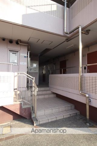 ハイツ八之坪の玄関写真