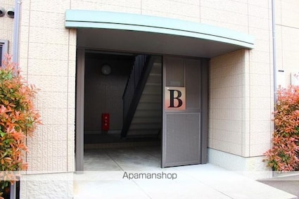 ＹＭハイツ　Ａ・Ｂ・Ｃ棟[2LDK/54.07m2]のエントランス