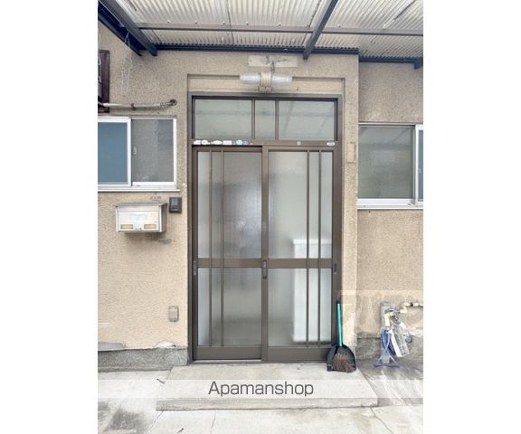 京阪電気鉄道京津線 四宮駅 徒歩18分 2階建 築52年の玄関写真