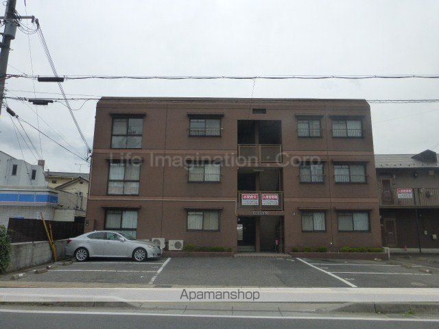 メゾン中央の外観写真