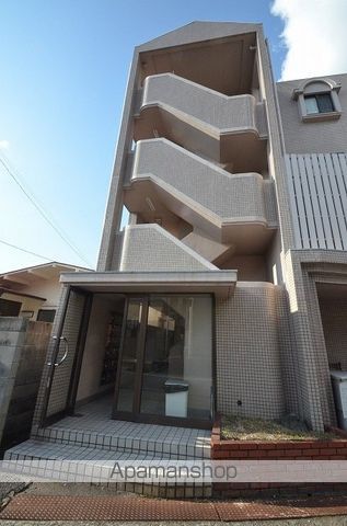 第二山田ビルの玄関写真