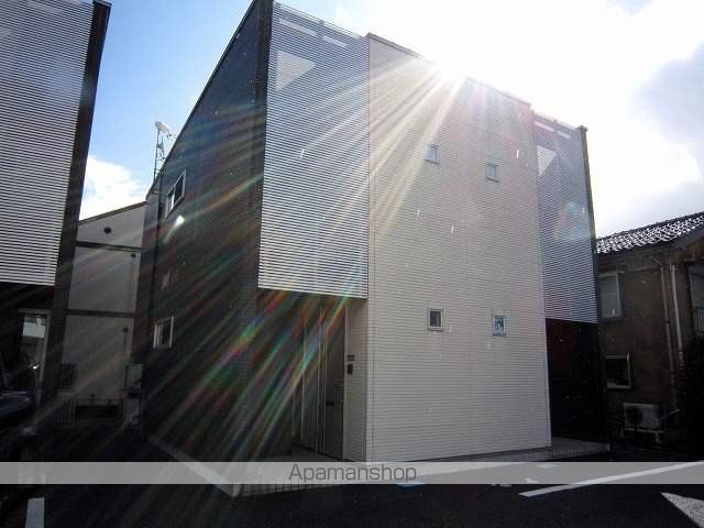 JESUS SQUARE A棟の玄関写真