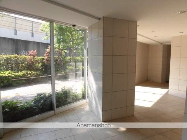 ドゥーエ東高円寺の玄関写真