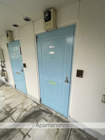 メゾン・ド・ブラン東海大学前ABの玄関写真