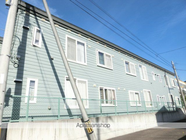 中のマンションDの外観写真