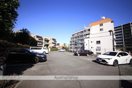 豊田ハウス[3LDK/76.4m2]の駐車場1