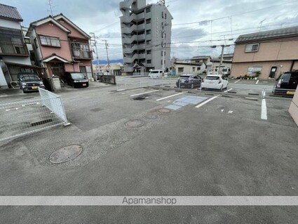 ビッグウエスト３[2LDK/57.19m2]の駐車場