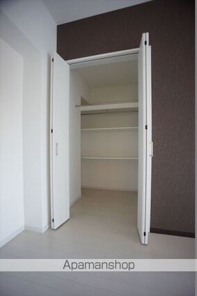 ファーストレジデンス栄[1LDK/47.69m2]の収納