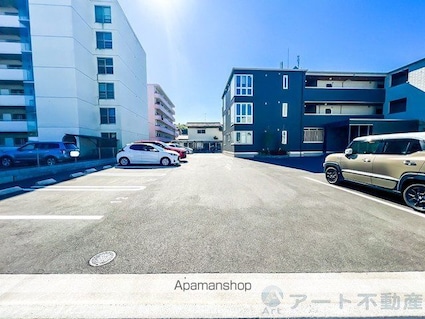 レジデンスＳＵＭＩＨＯＵ[2LDK/57.96m2]の駐車場2